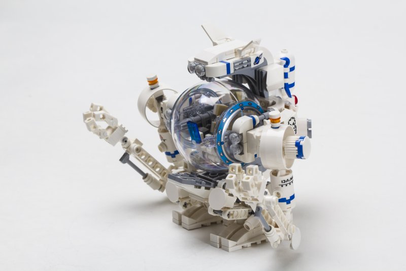 s_space_multitool_mech_006.jpg