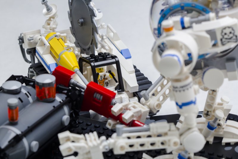 s_space_multitool_mech_016.jpg