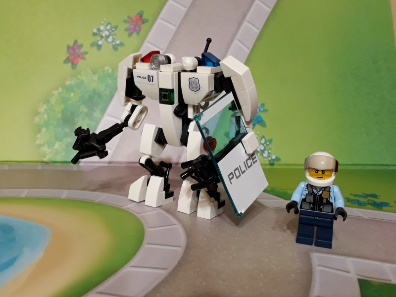 vip-police-mech-01.jpg