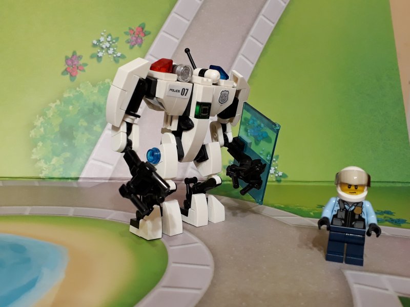 vip-police-mech-03.jpg