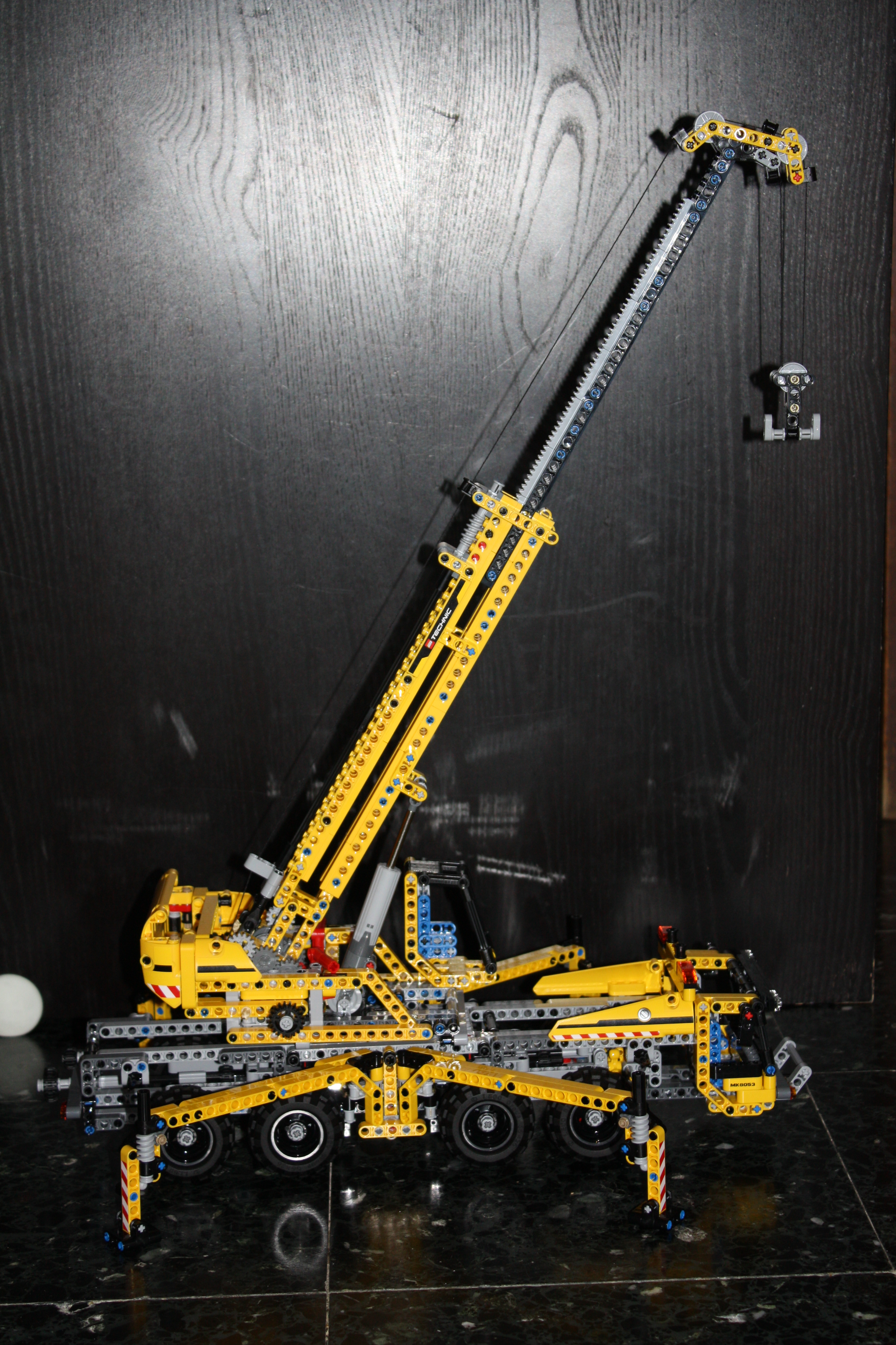 8053_mobile_crane.jpg