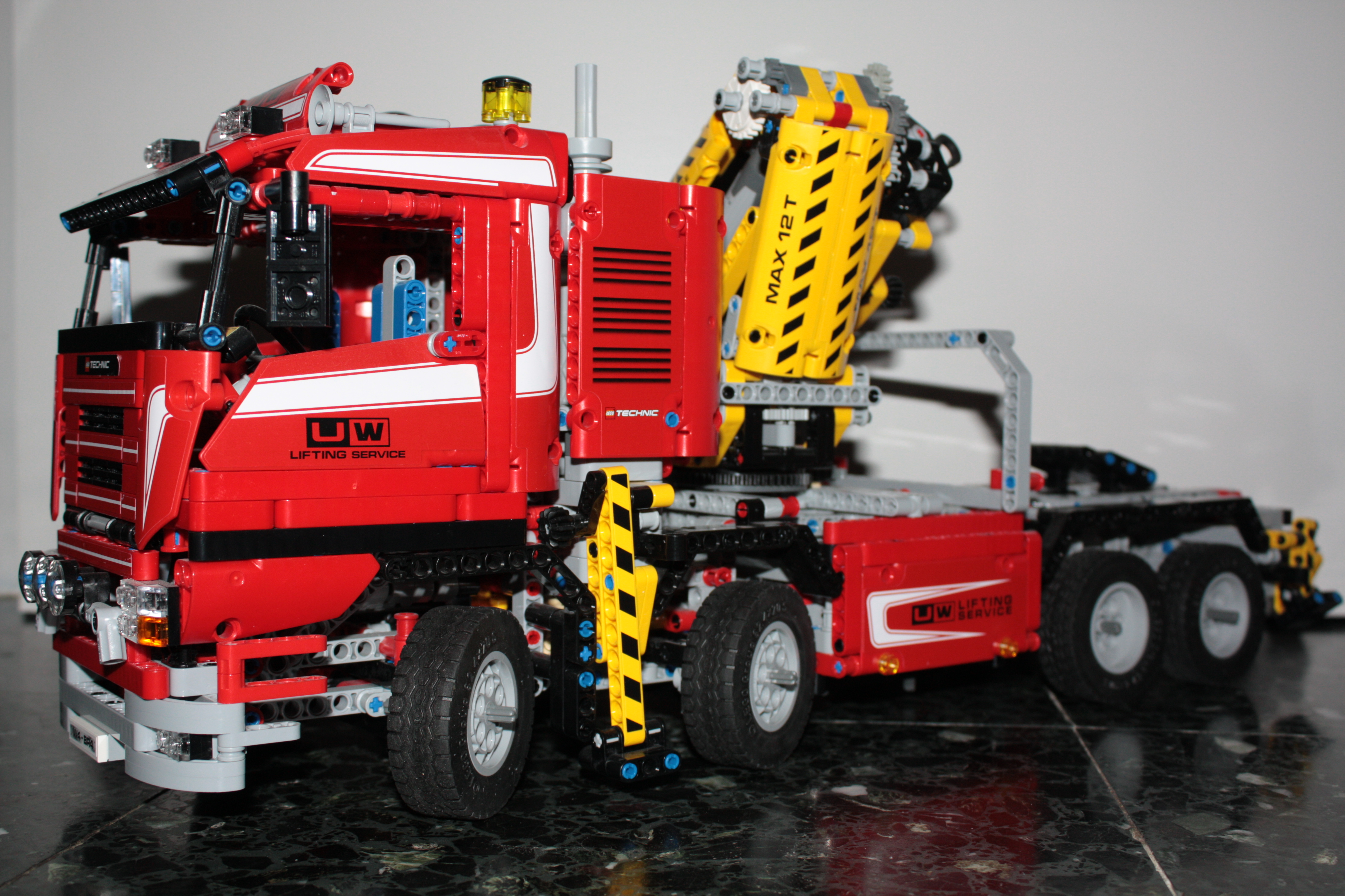 8258_crane_truck.jpg