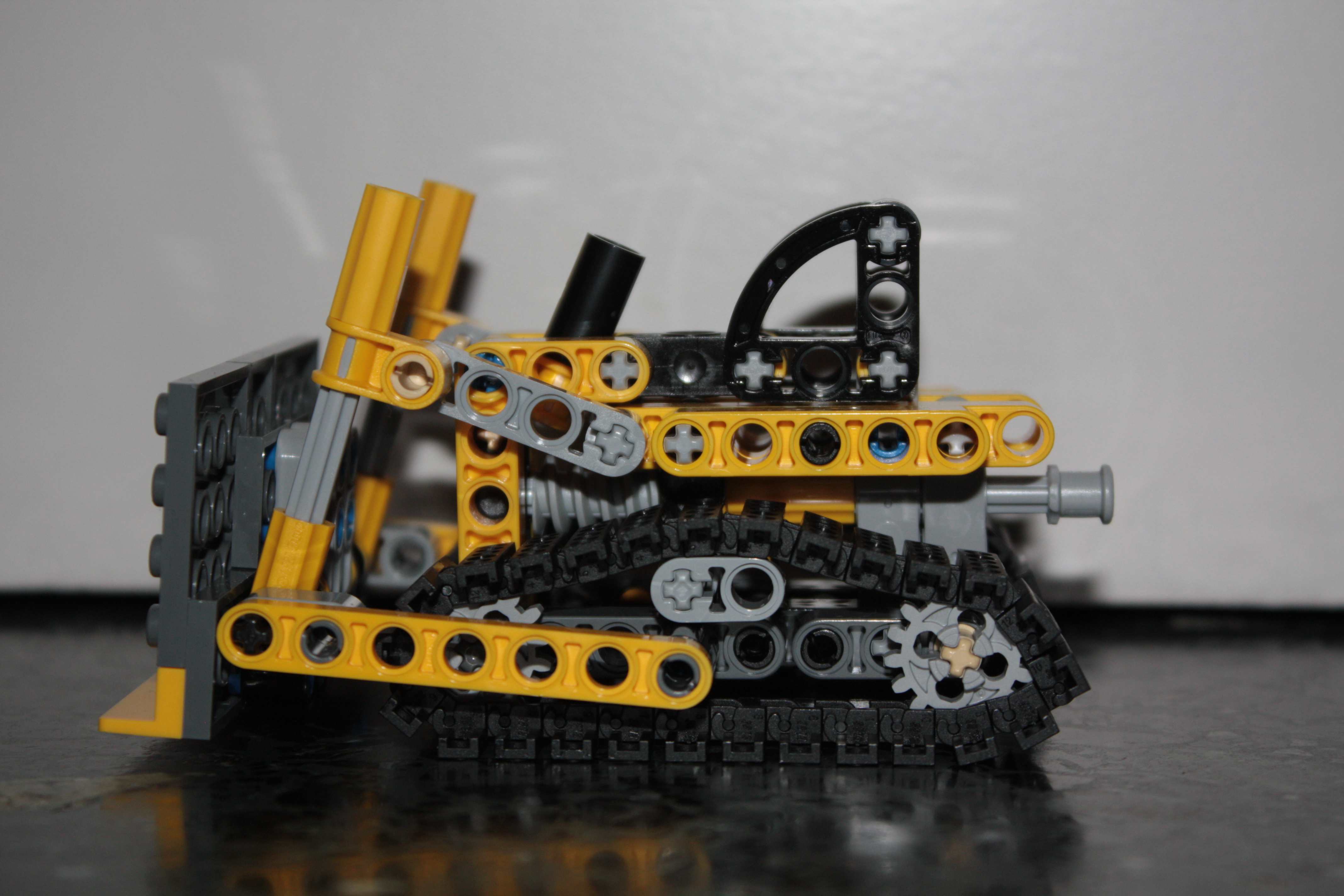 8259_mini_bulldozer.jpg