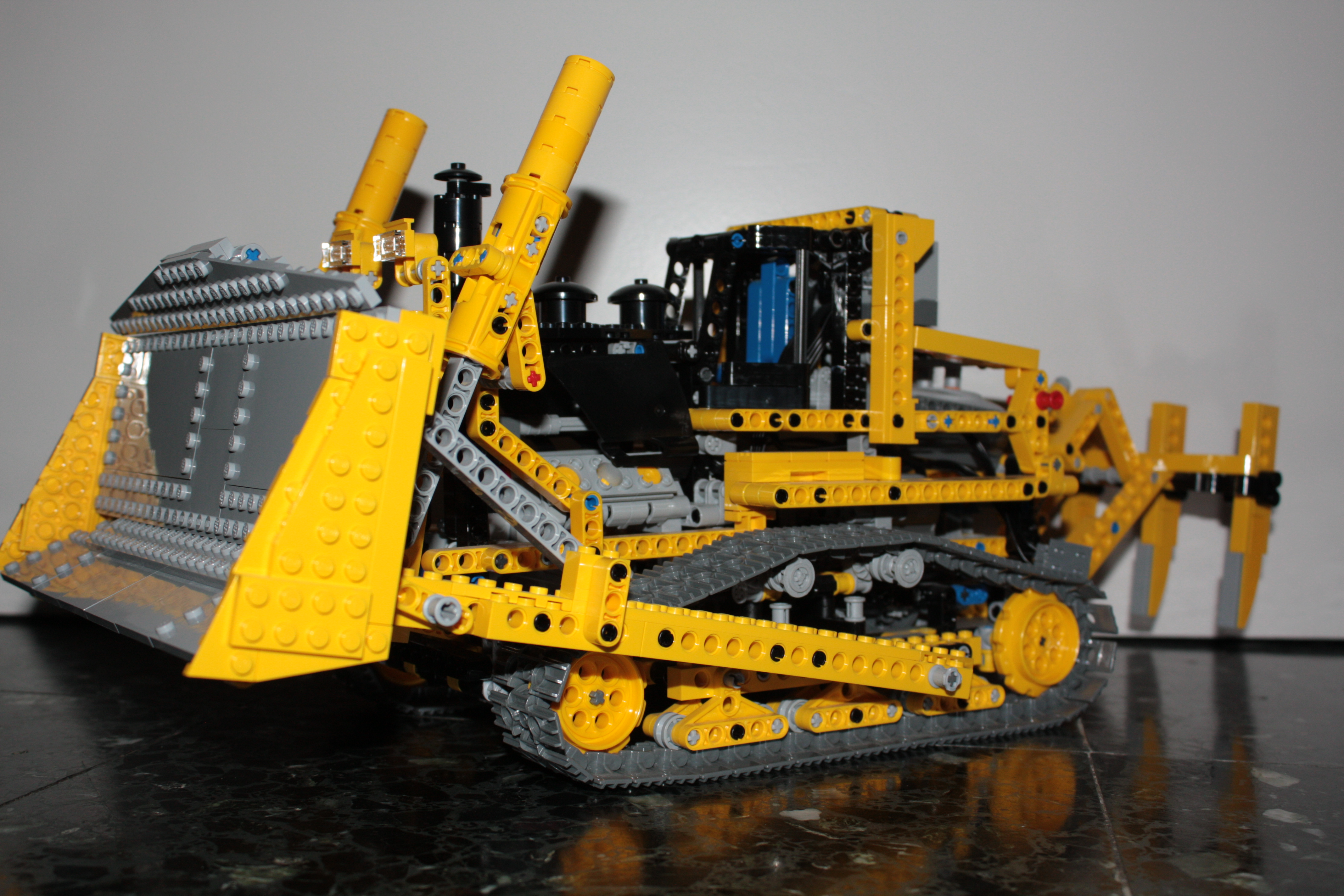 8275_motorized_bulldozer.jpg