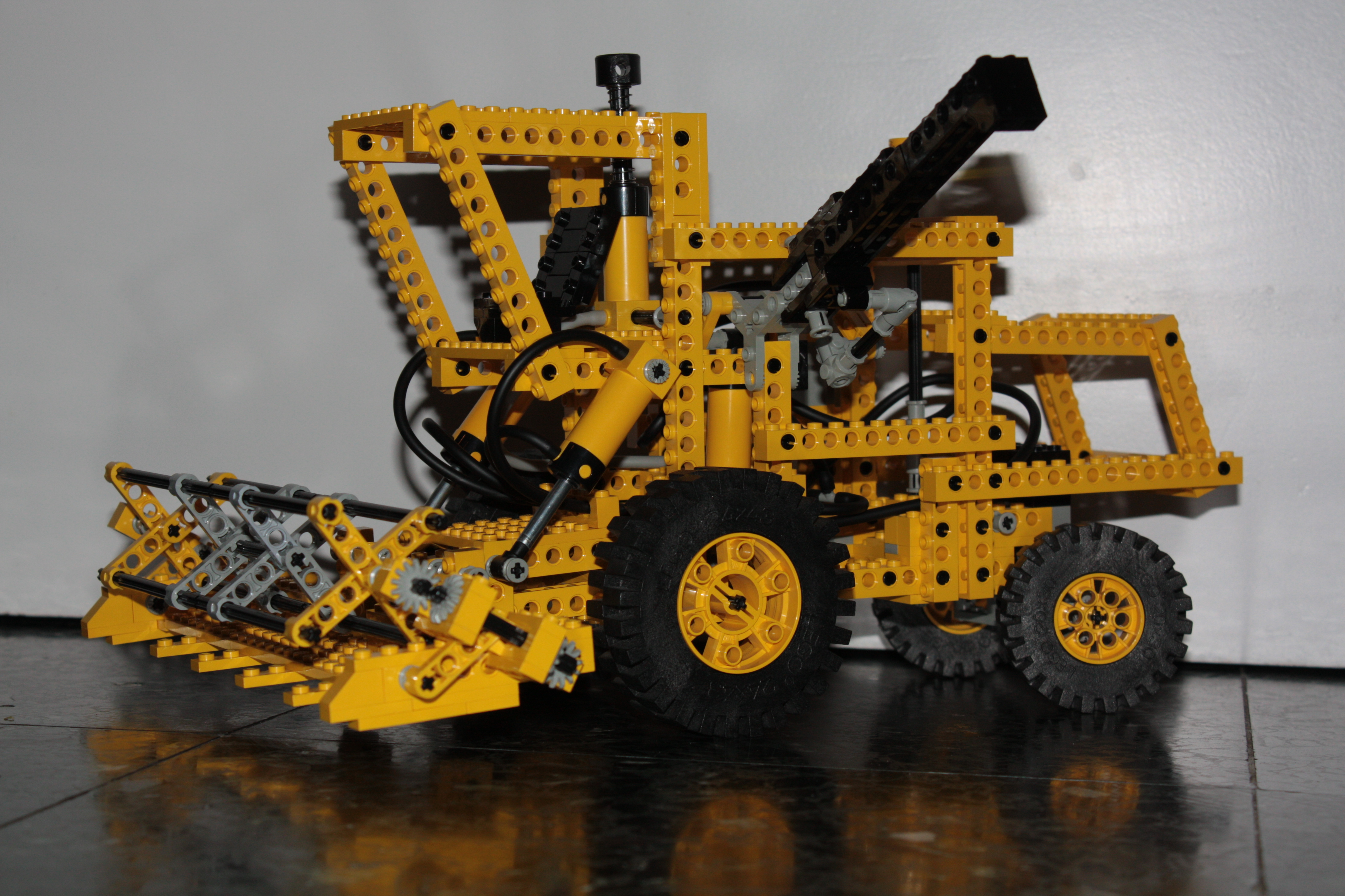 8862-2_combine_harvester.jpg