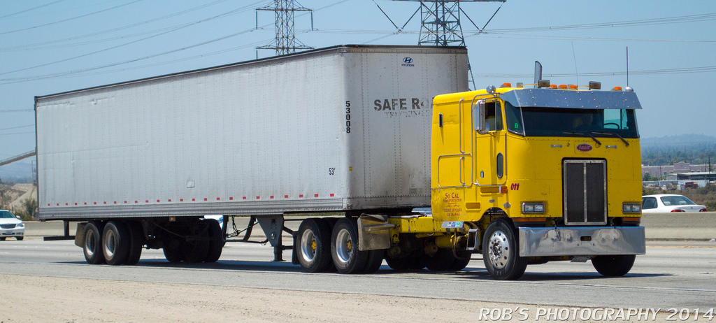 peterbilt_362_wide_windcreen.jpg