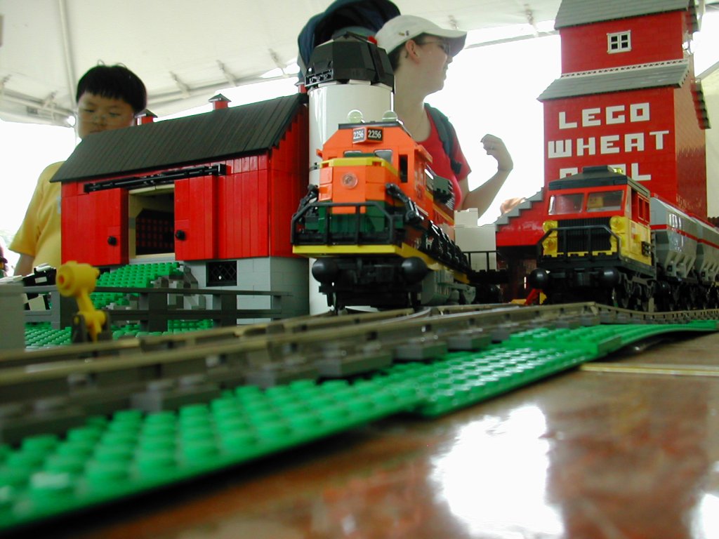 train-03.jpg