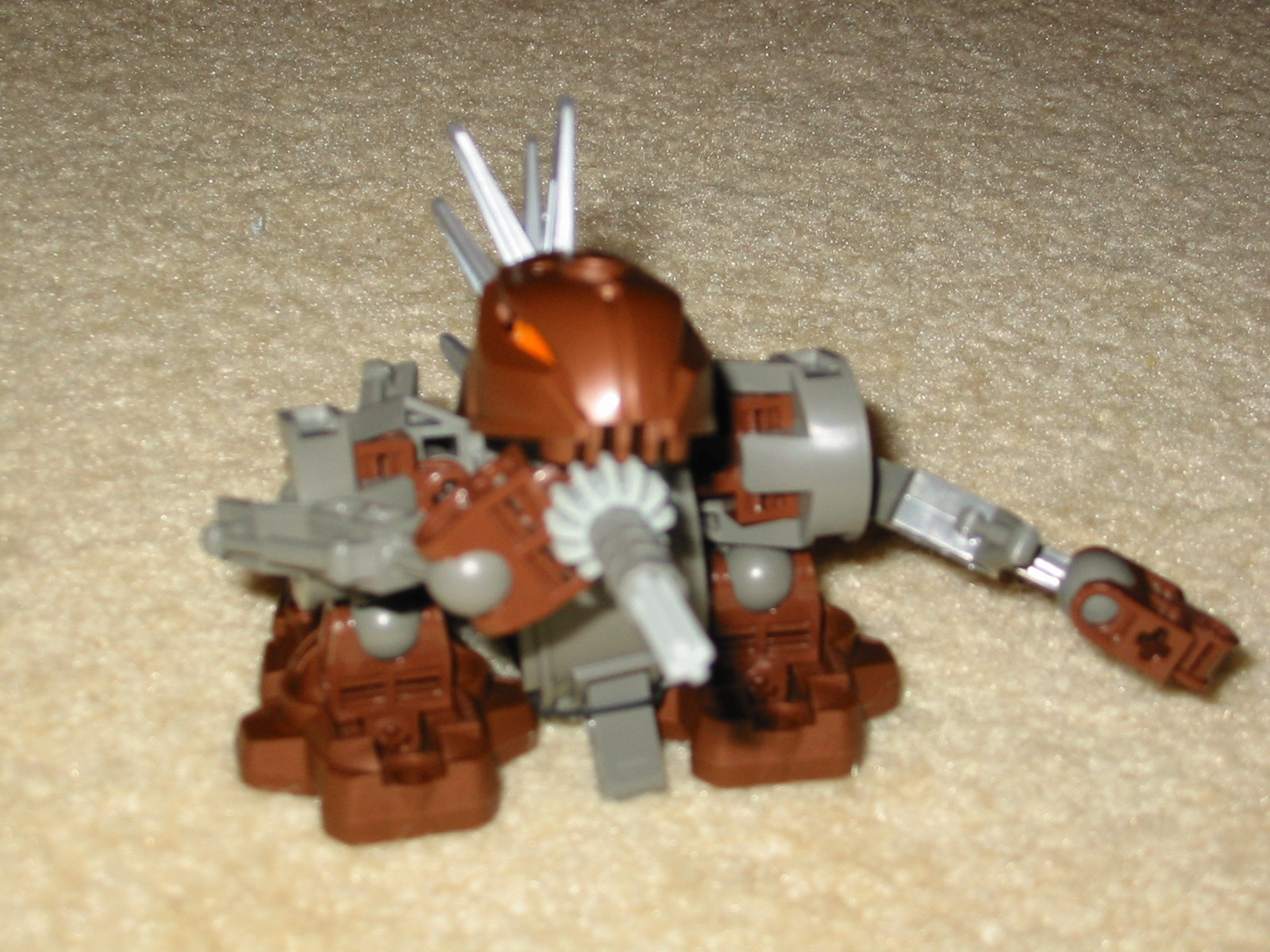 matoran-rahkshi-with-blow-gun-up-to-mouth.jpg
