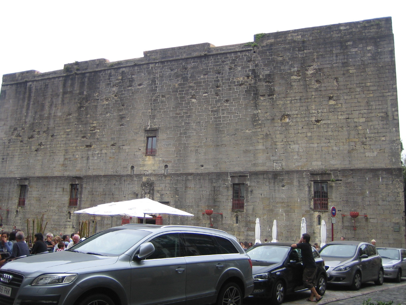 hondarribia-plaza_de_armas_5_castillo-parador_img_9661_1_1.jpg
