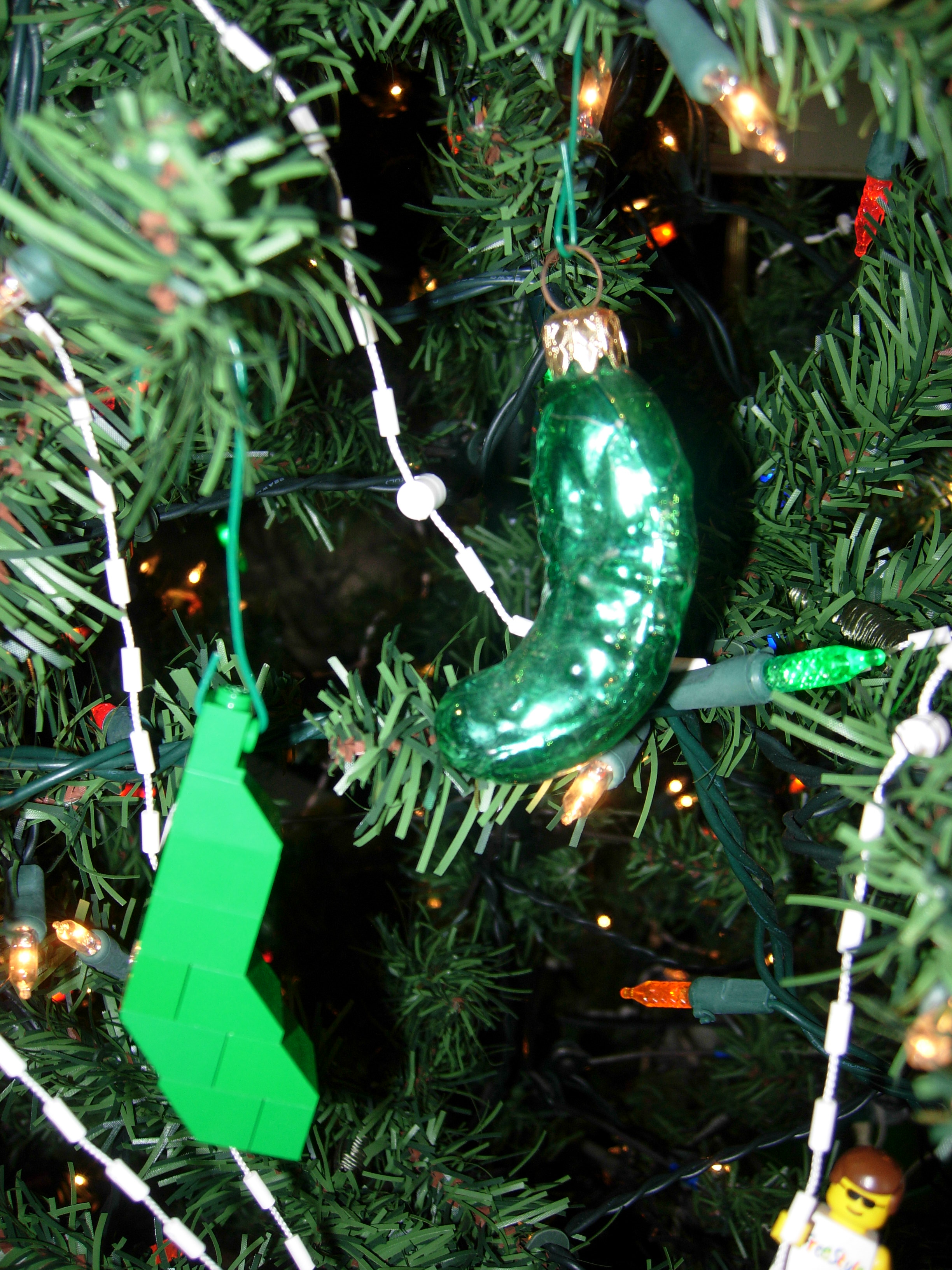 christmas_2009_lego_pickle.jpg