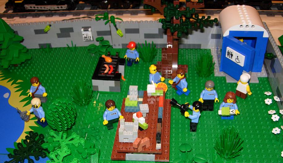 pennlug__picnic_in_brick_park_moc.jpg