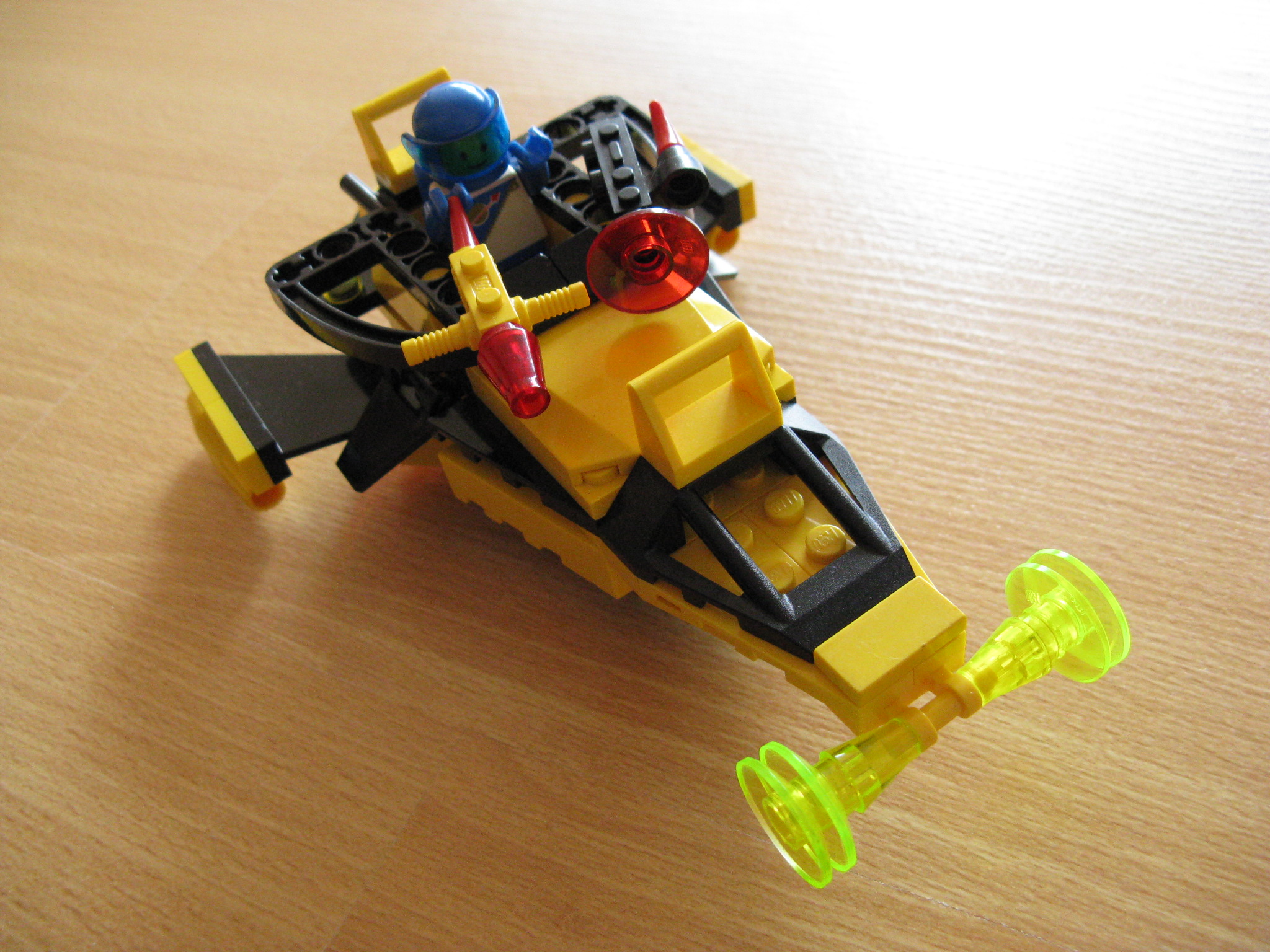 2008_08_18_06_lego_scooter_geel.jpg