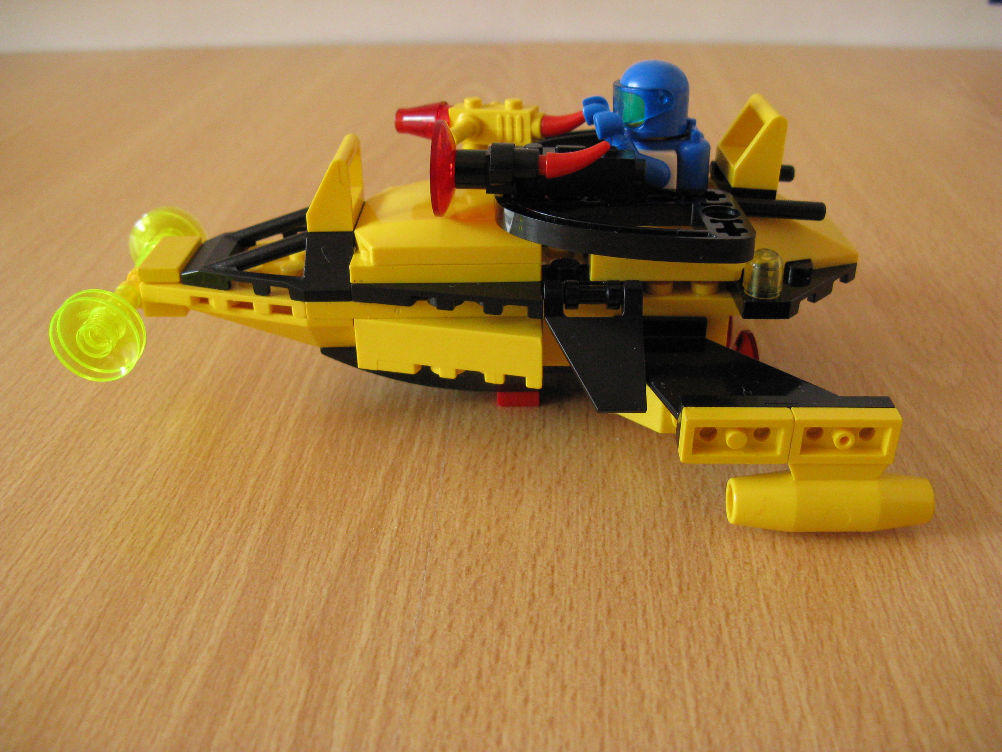 2008_08_18_09_lego_scooter_geel.jpg