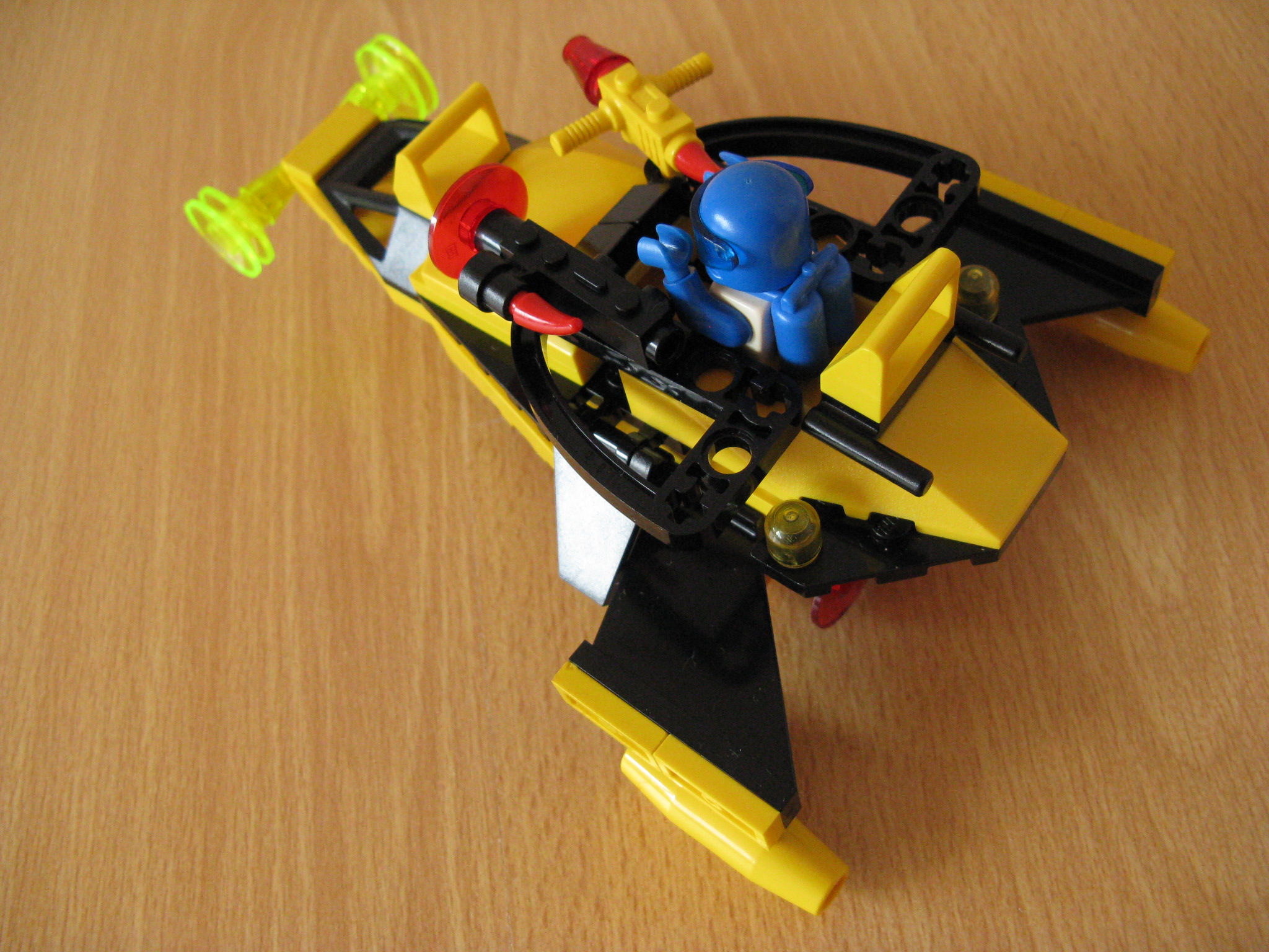 2008_08_18_10_lego_scooter_geel.jpg