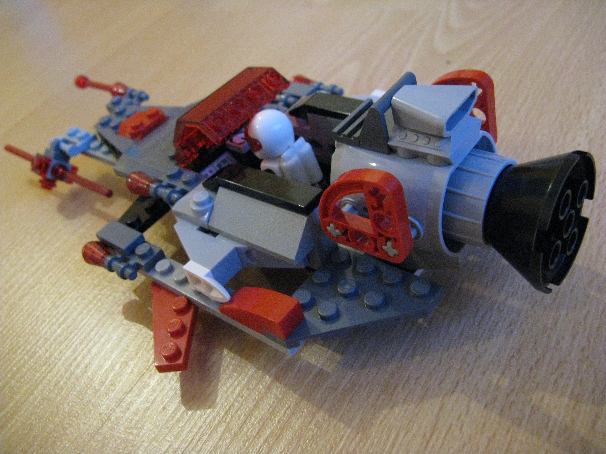 2008_08_18_14_lego_scooter_rood.jpg