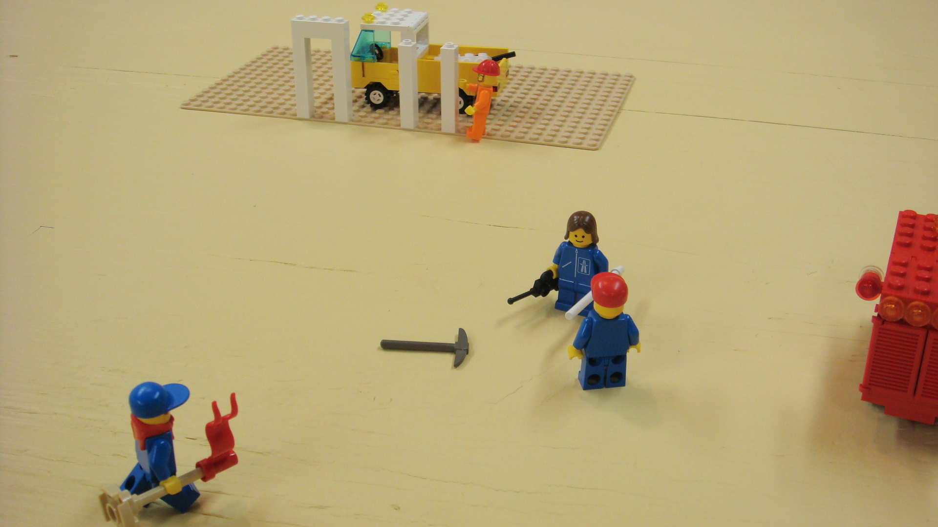 012_surveying_concourse_and_gates.jpg