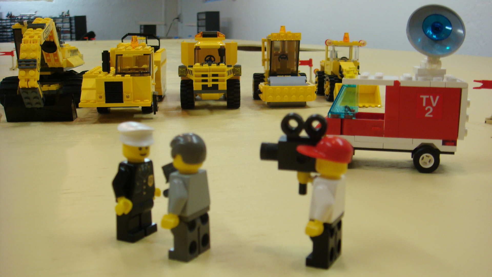 031_police_chief_interviewed.jpg