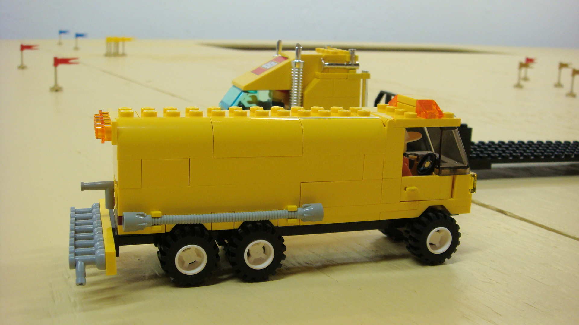 047_water_truck_arrives.jpg