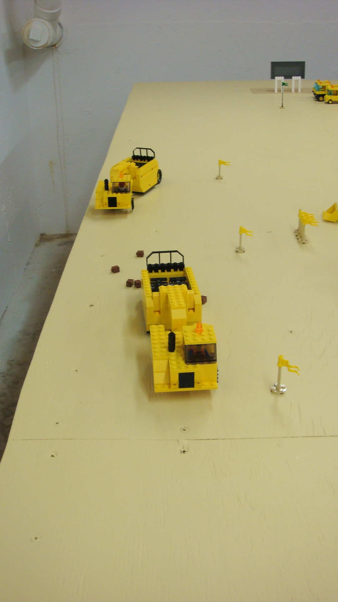 093_scrapers_start_on_main_runway.jpg