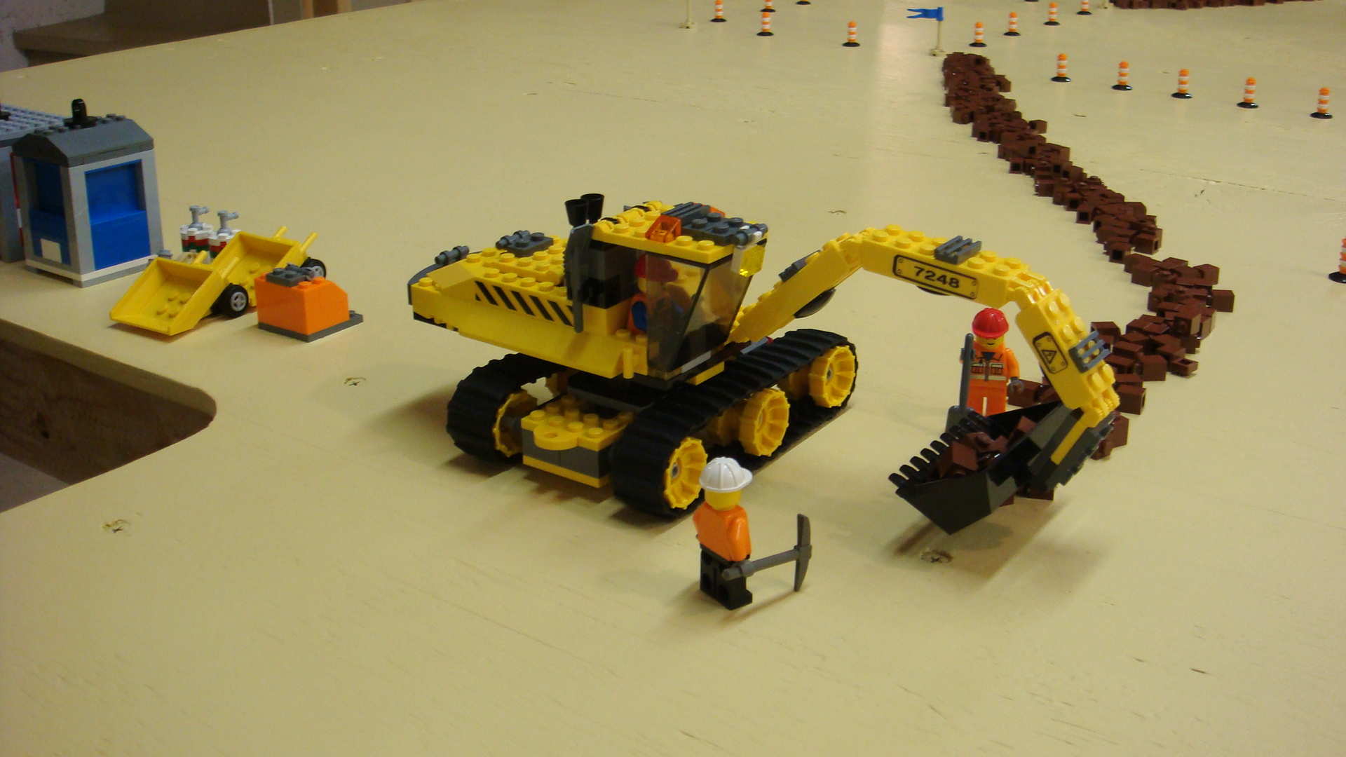234_diggers_back_at_work.jpg