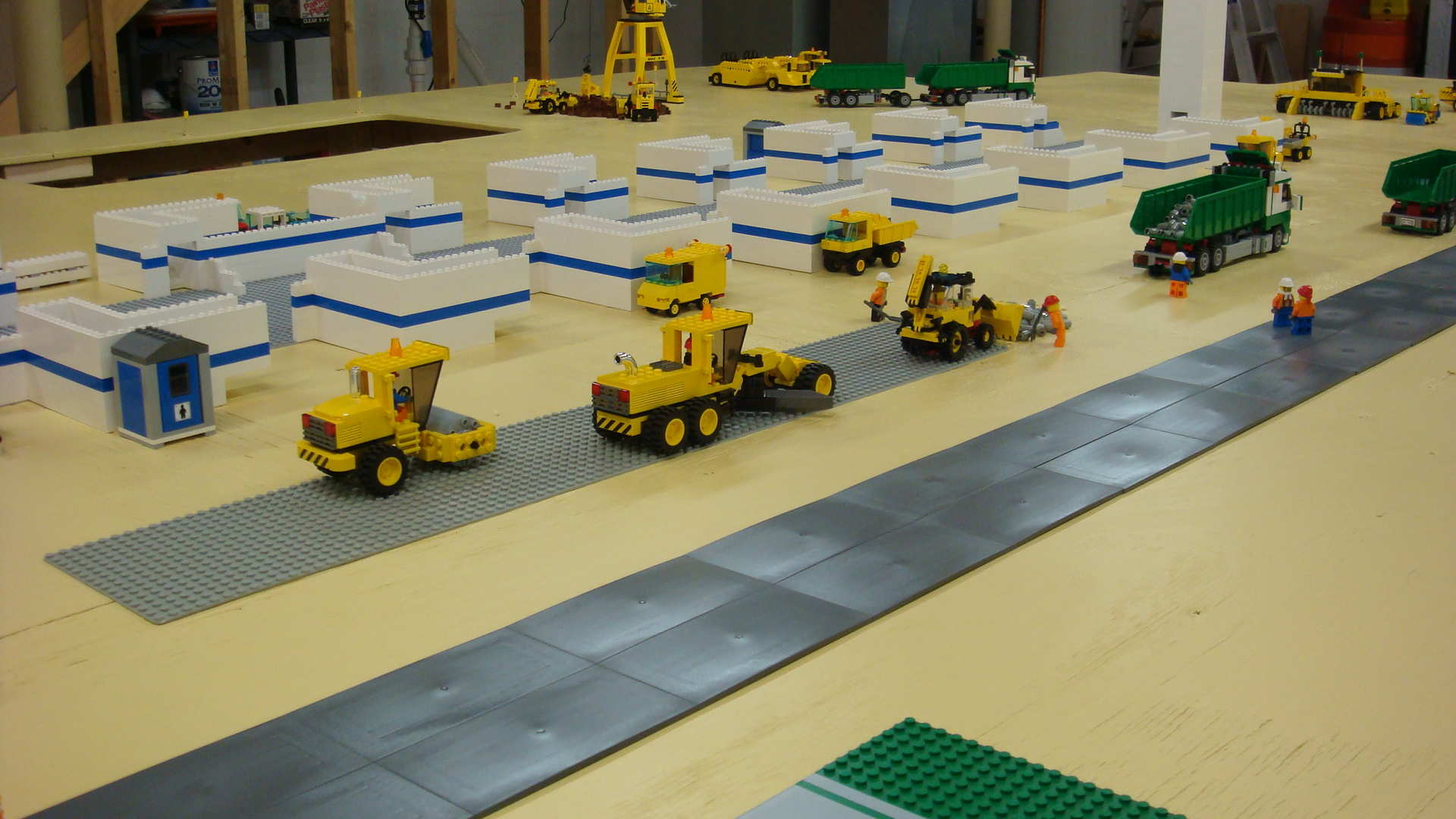 255_taxiway_work_goes_on.jpg