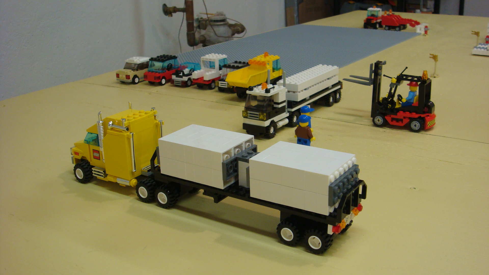 271_parking_garage_pieces_arrive.jpg