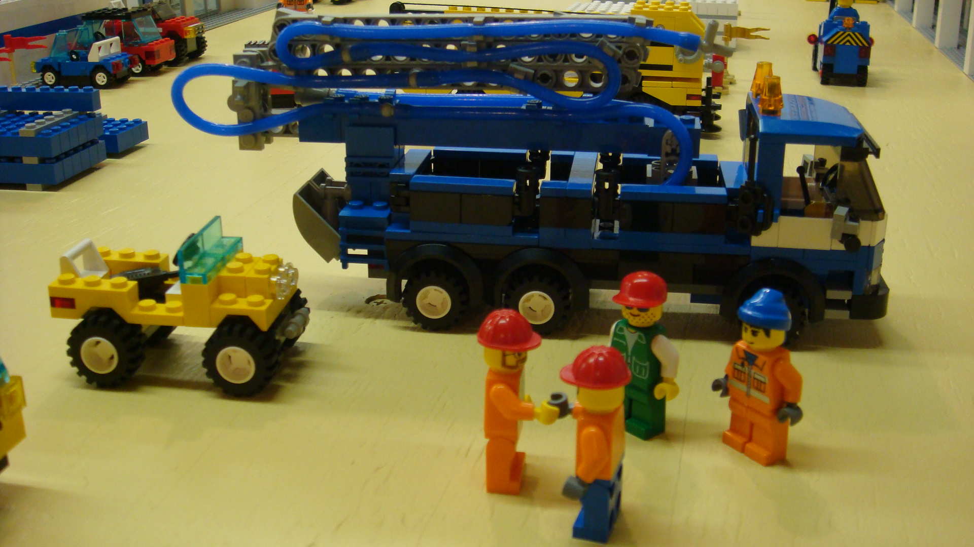 310_pumper_truck_arrives.jpg