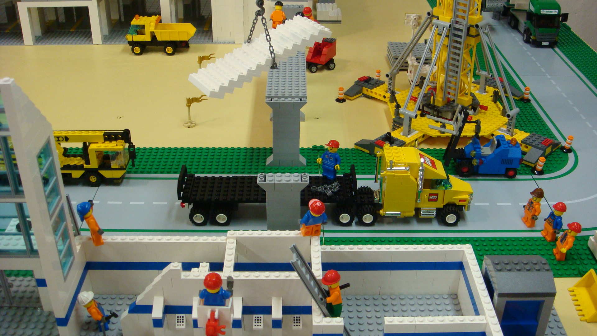 349_walkway_stairs_arrive.jpg