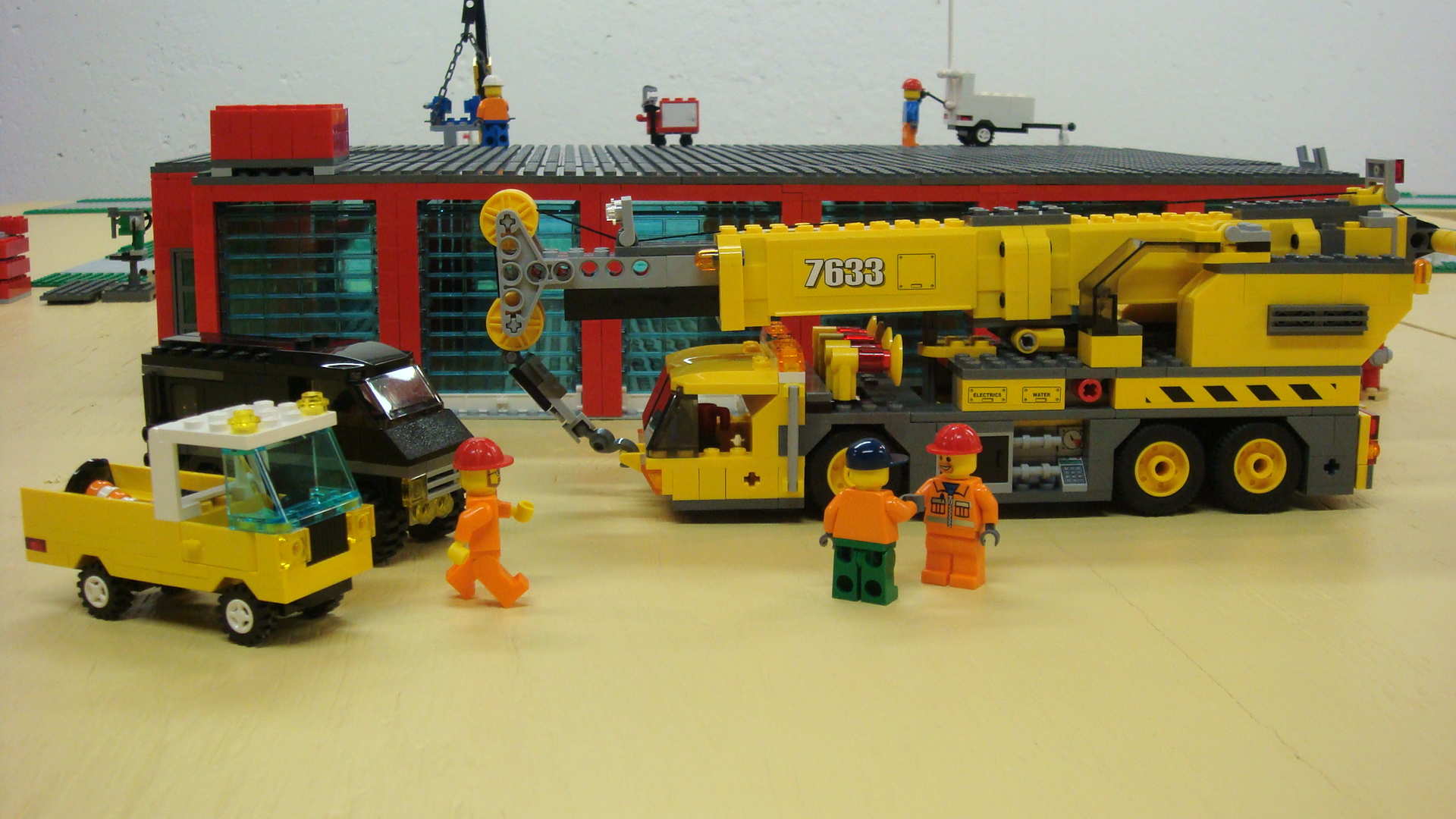 362_a_new_crane_arrives.jpg