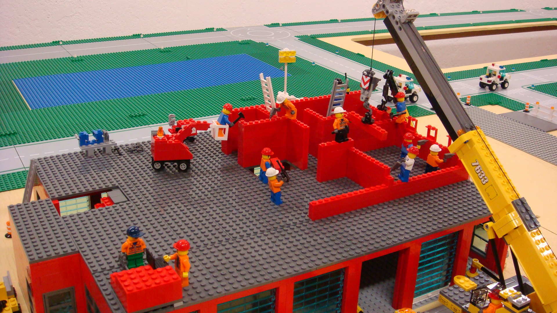 370_crew_quarters_moving_along.jpg