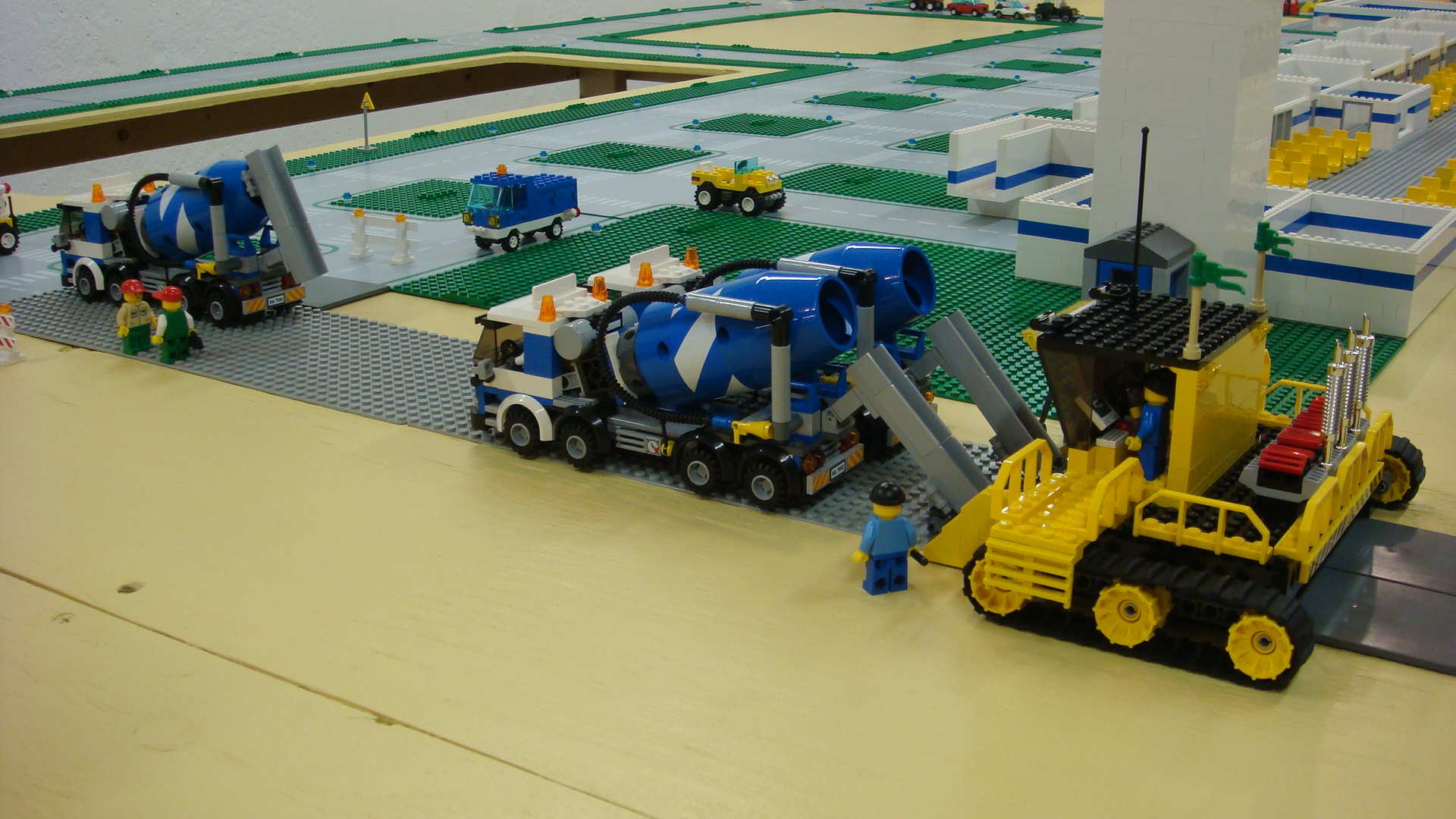 381_taxiway_to_connect_east_and_west.jpg