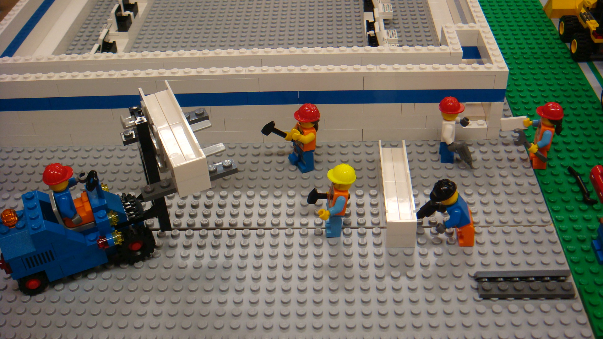 457_checked_departing_baggage_area.jpg