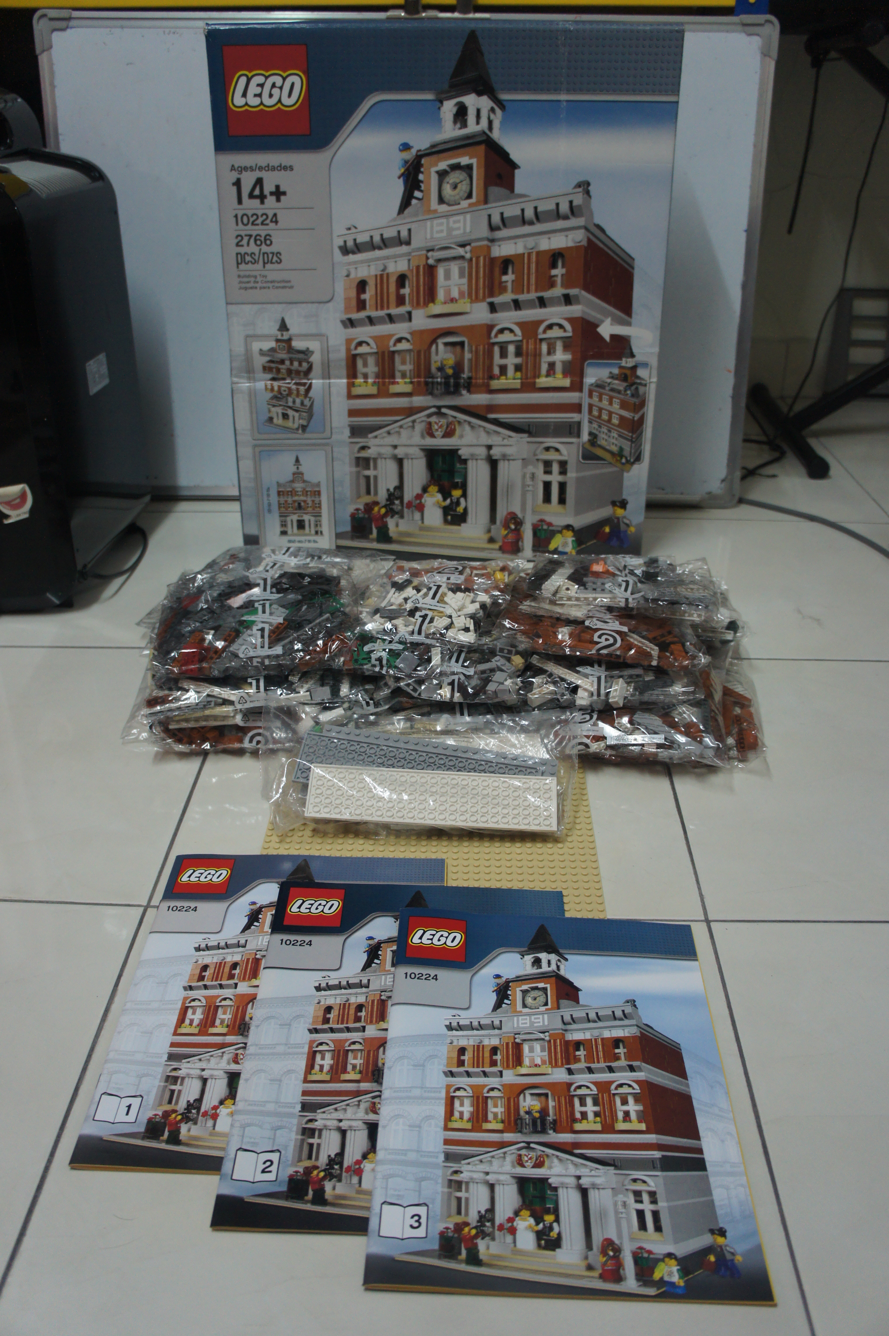 10224_town_hall_unboxed.jpg