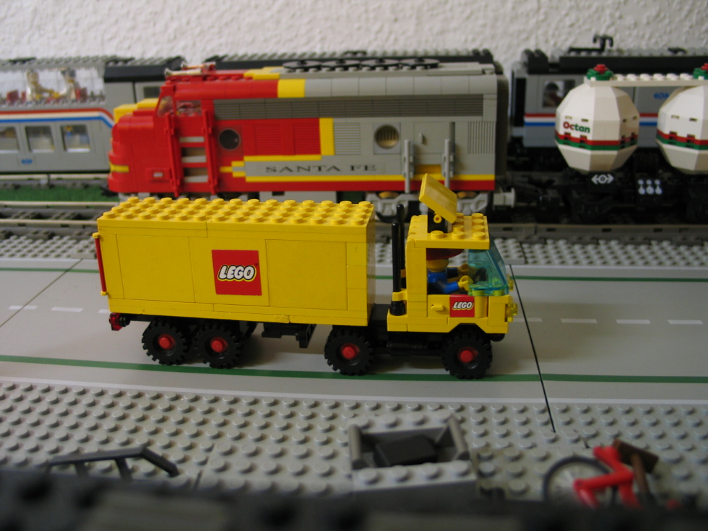 legotruck.jpg