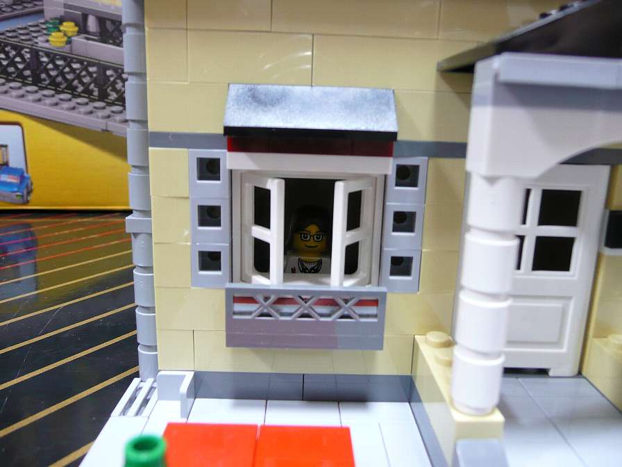 025_minifig_in_the_house.jpg