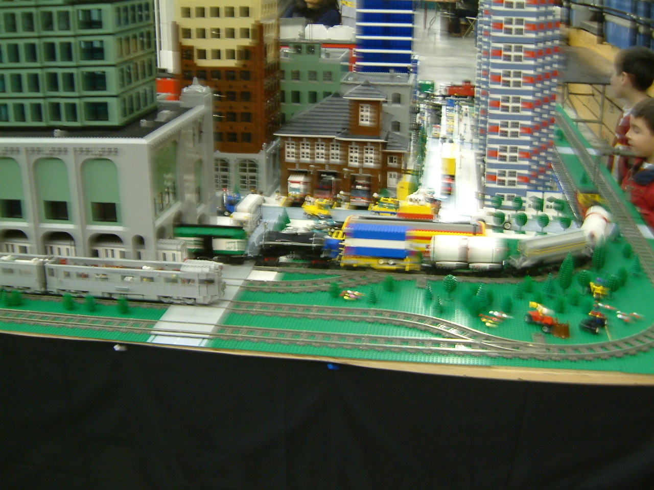 legotrain16.jpg