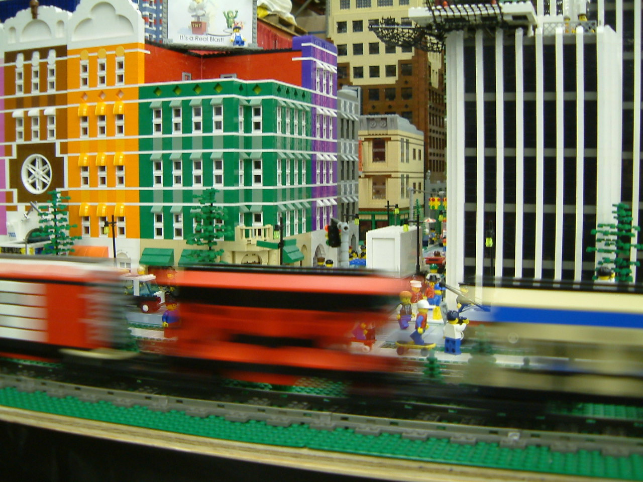 legotrain24.jpg