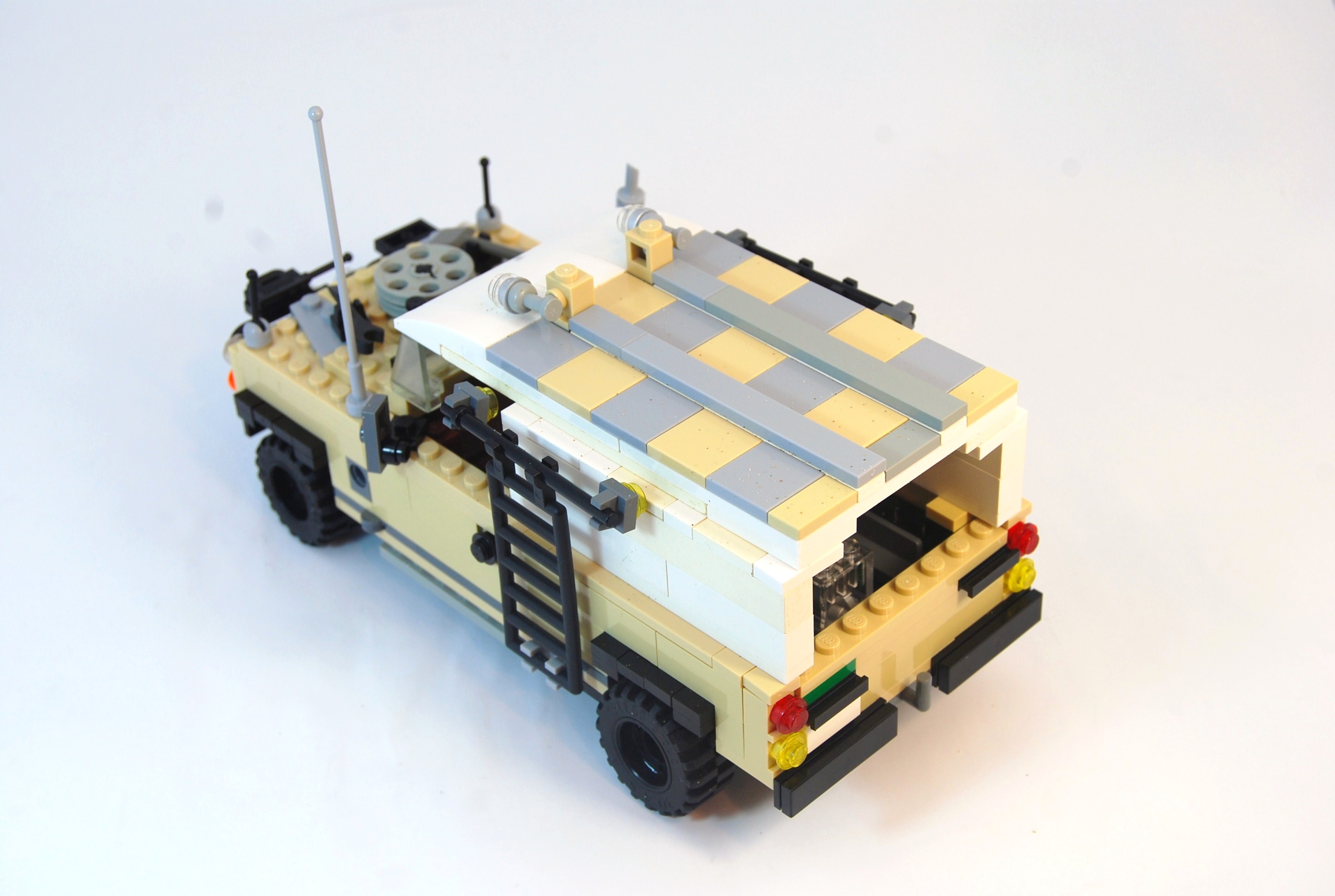 agent_janus_landrover_studio_06.jpg