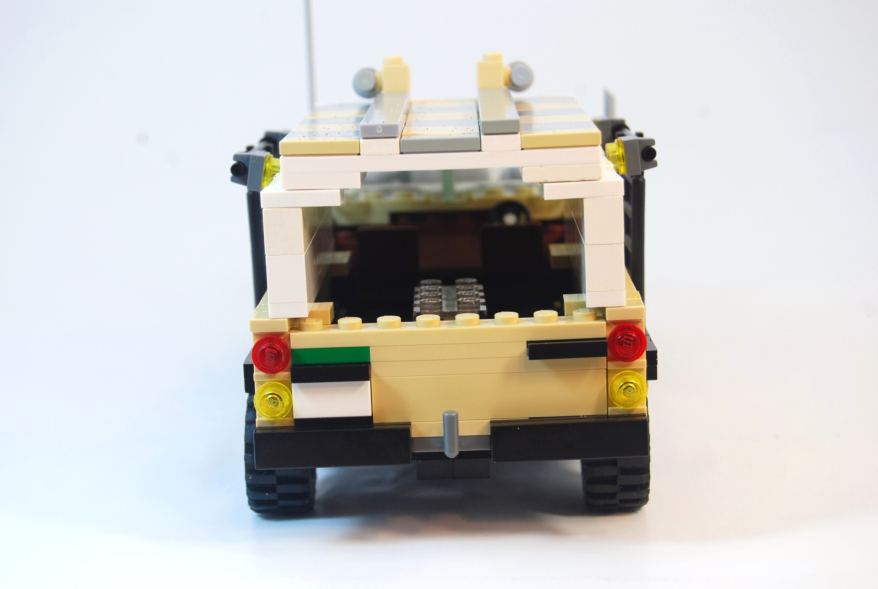 agent_janus_landrover_studio_07.jpg