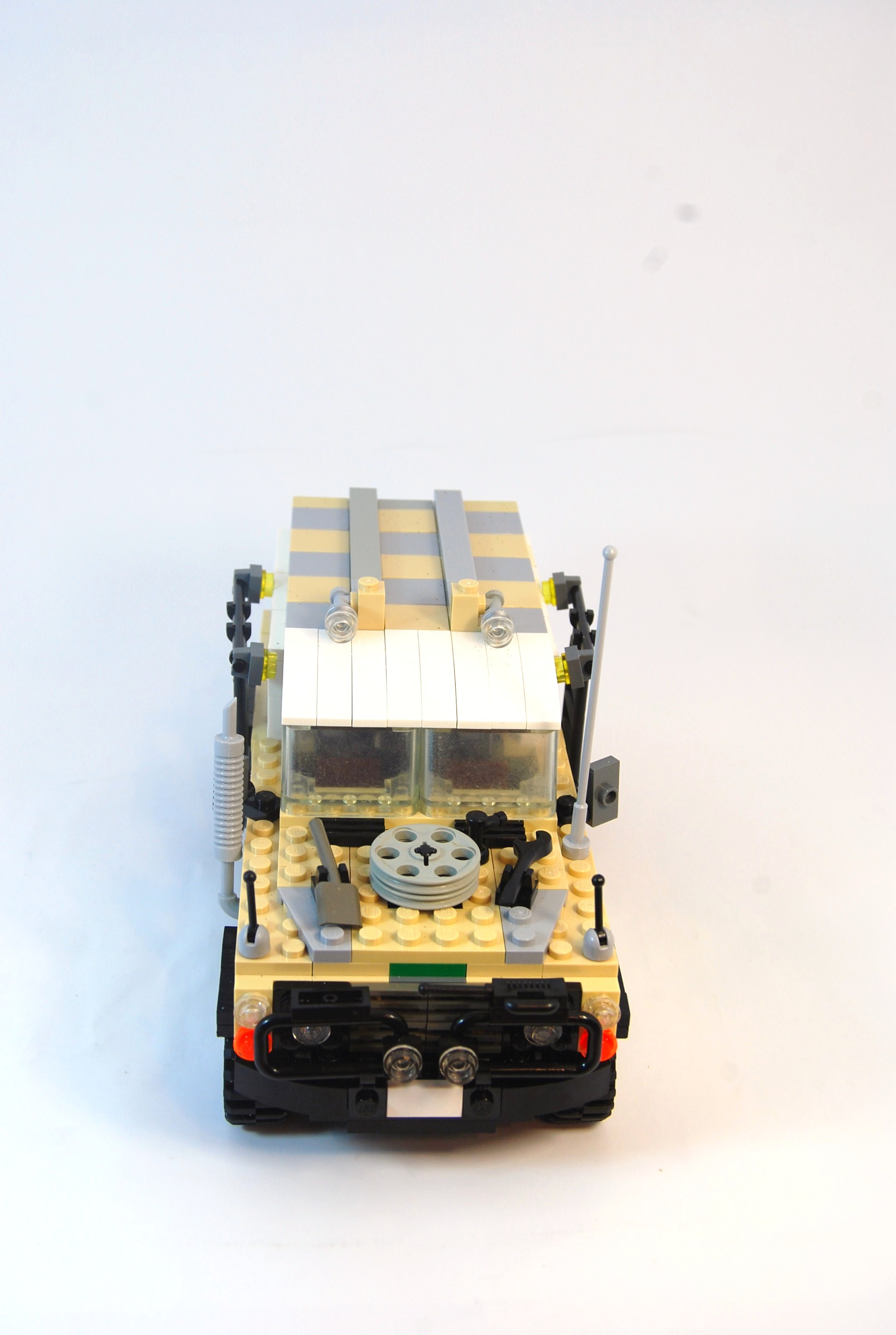 agent_janus_landrover_studio_12.jpg
