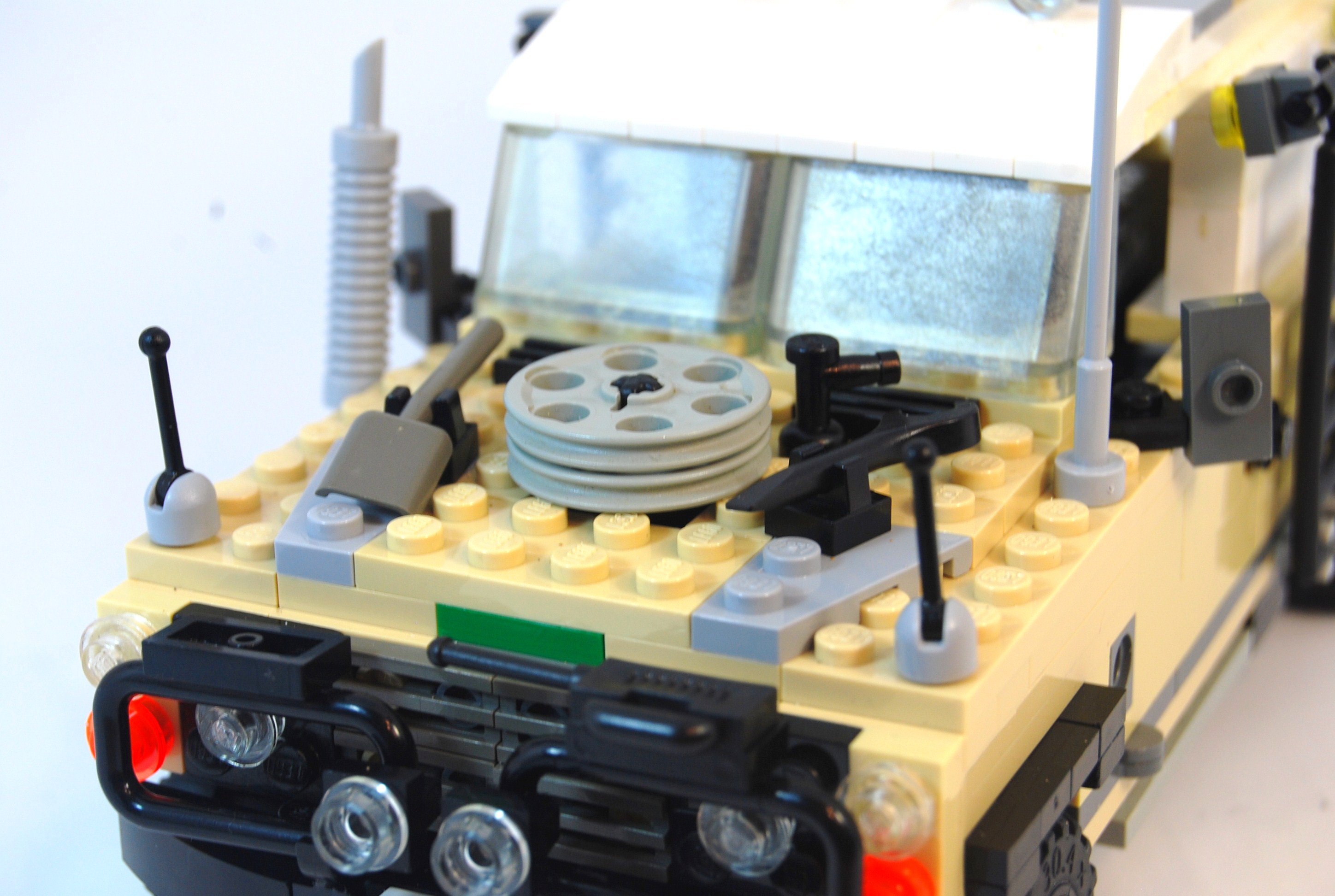agent_janus_landrover_studio_17.jpg