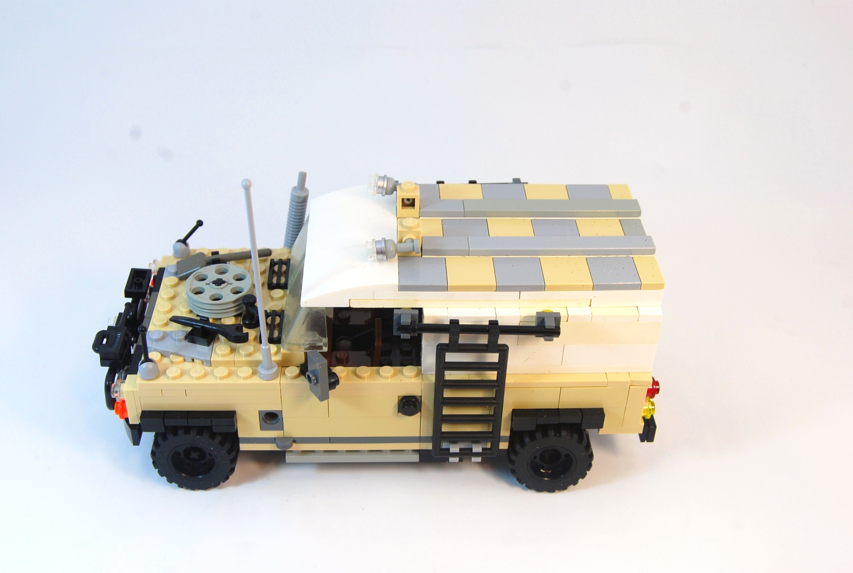 agent_janus_landrover_studio_21.jpg