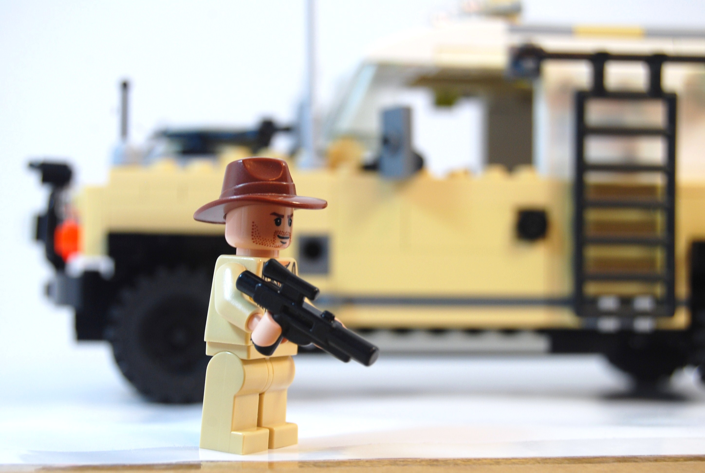 agent_janus_landrover_studio_26.jpg