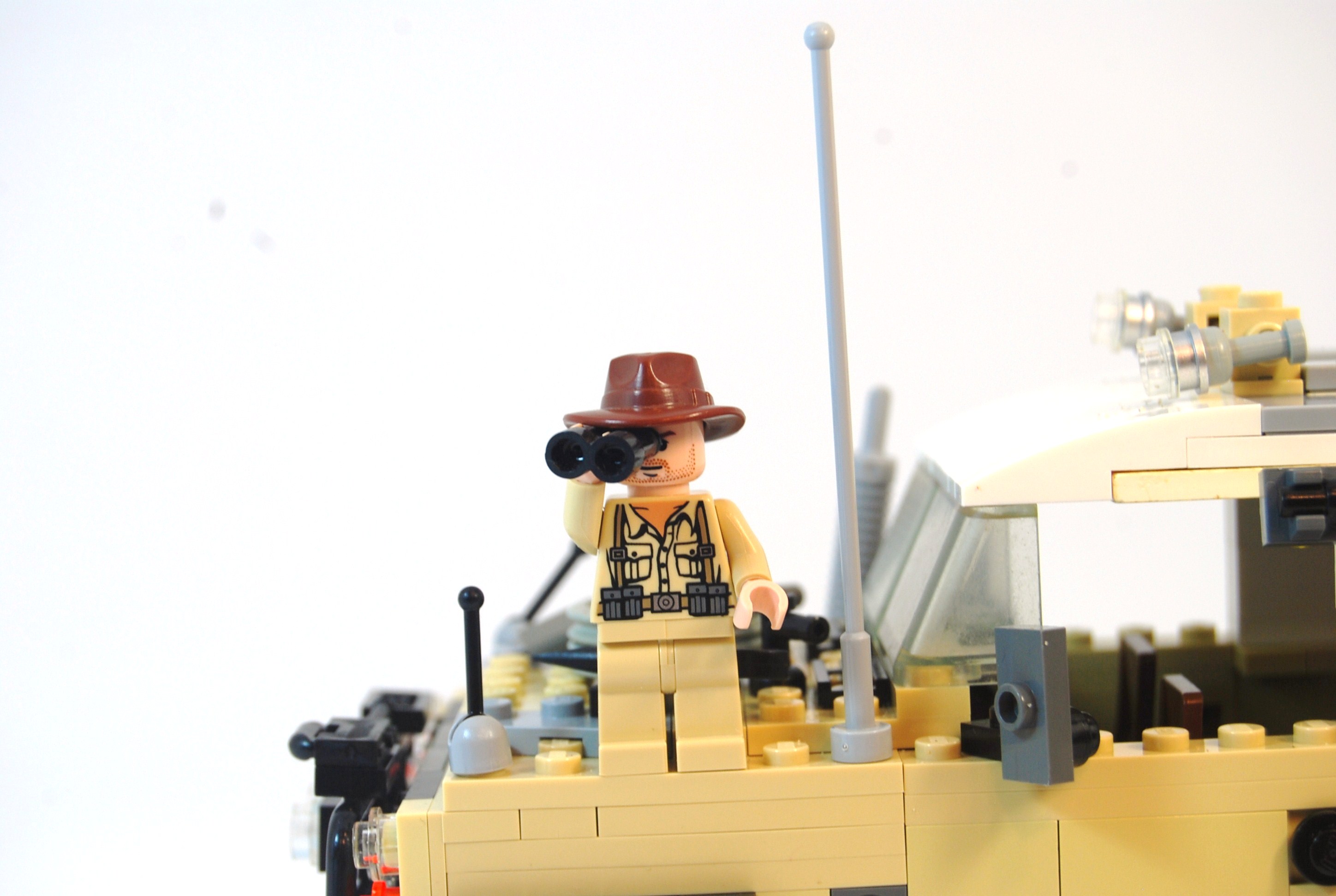 agent_janus_landrover_studio_29.jpg