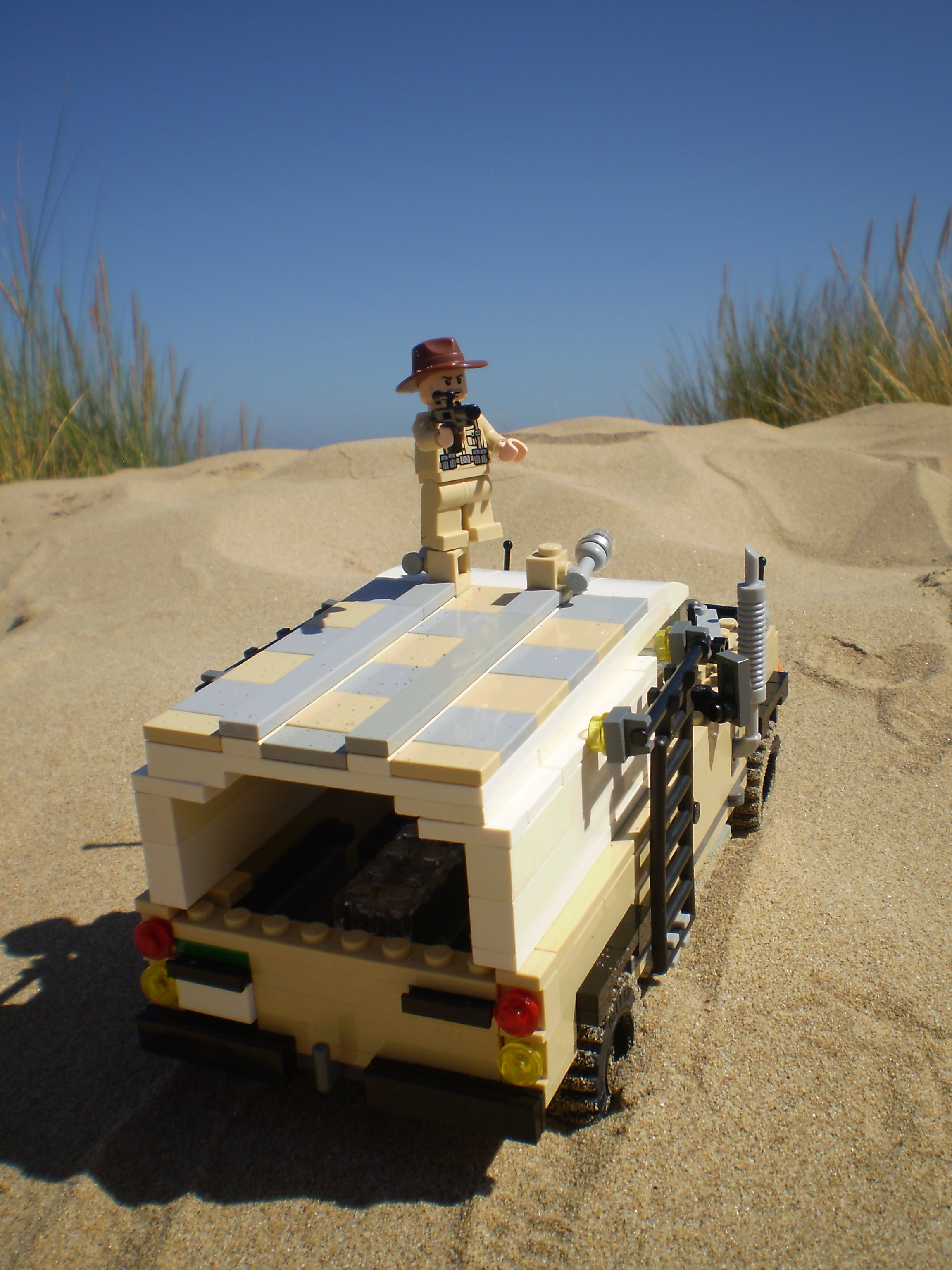 agent_janus_desert_action_05.jpg