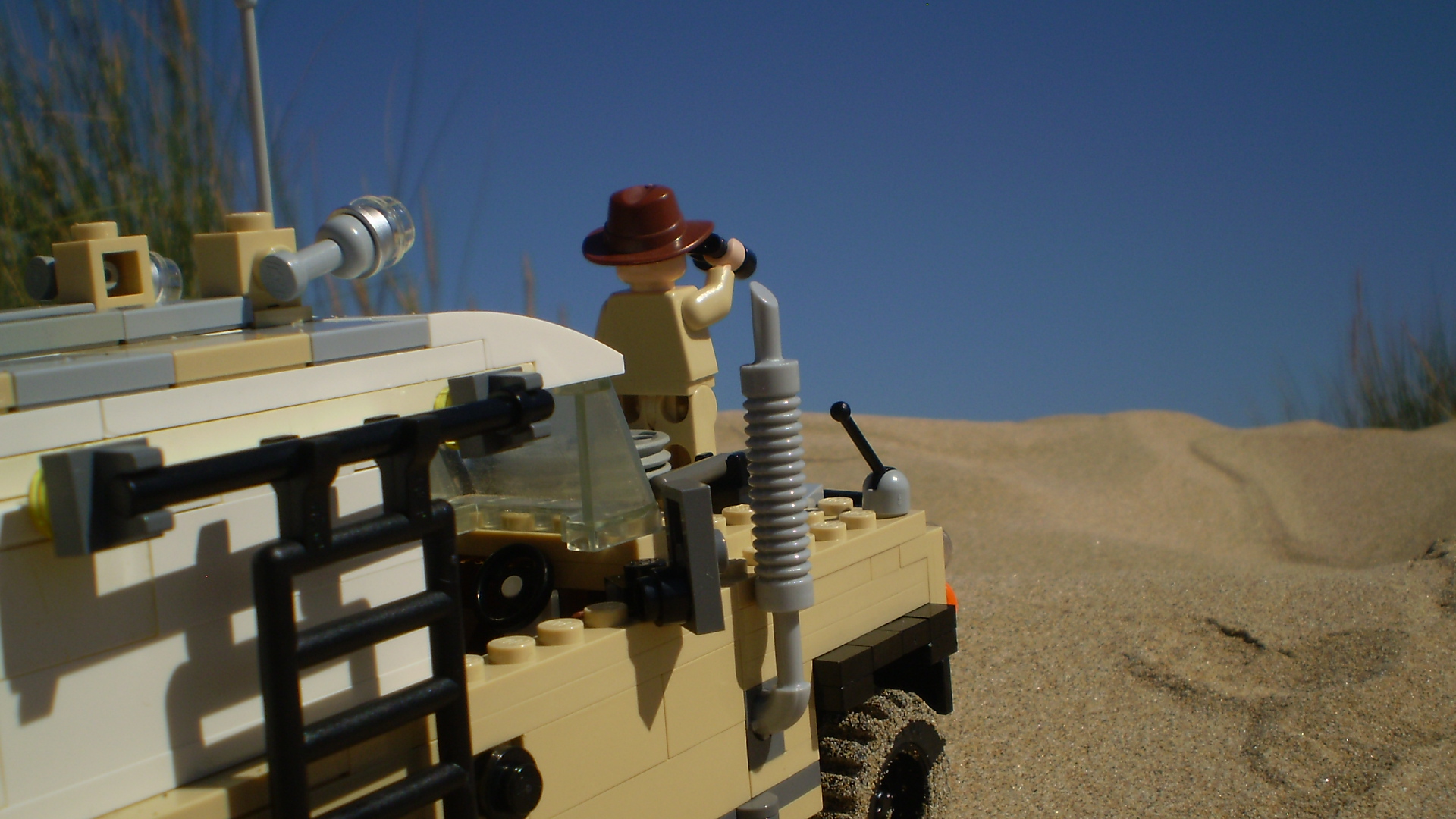 agent_janus_desert_action_10.jpg