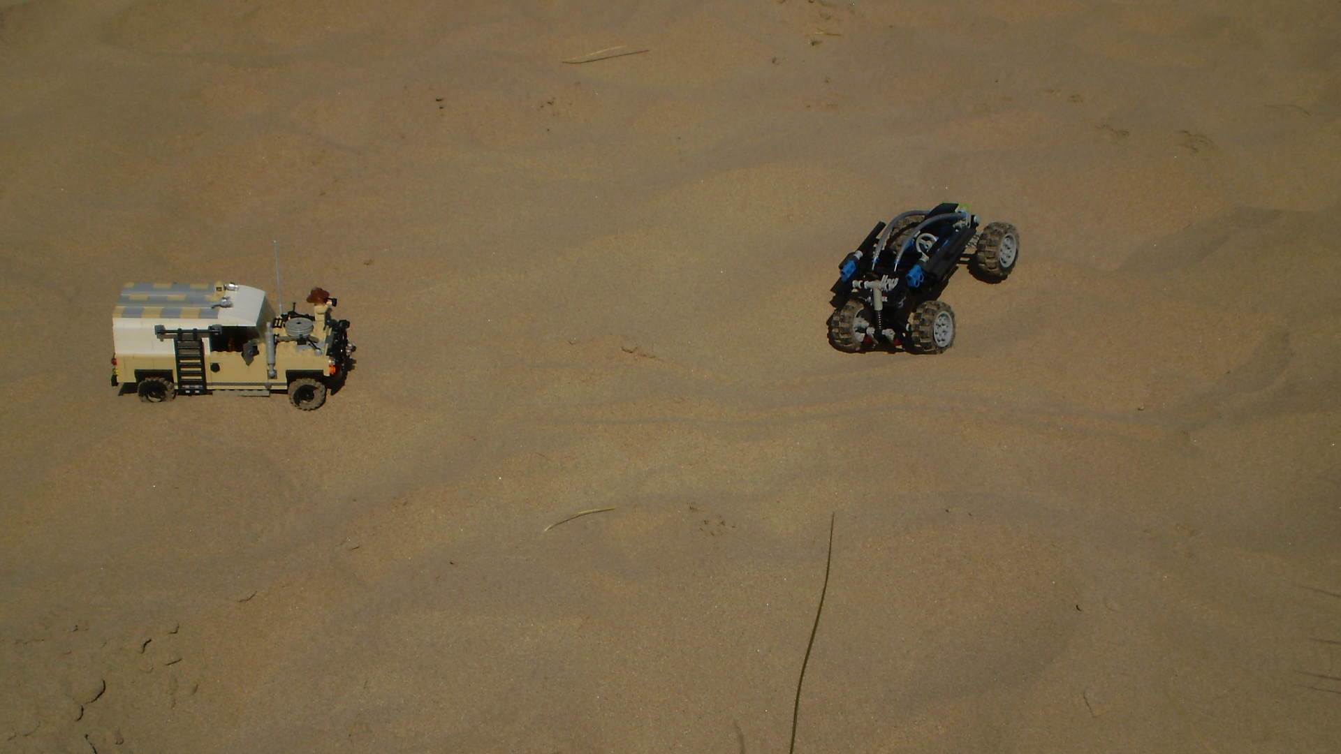 agent_janus_desert_action_12.jpg