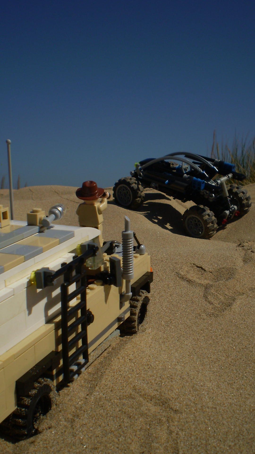 agent_janus_desert_action_15.jpg