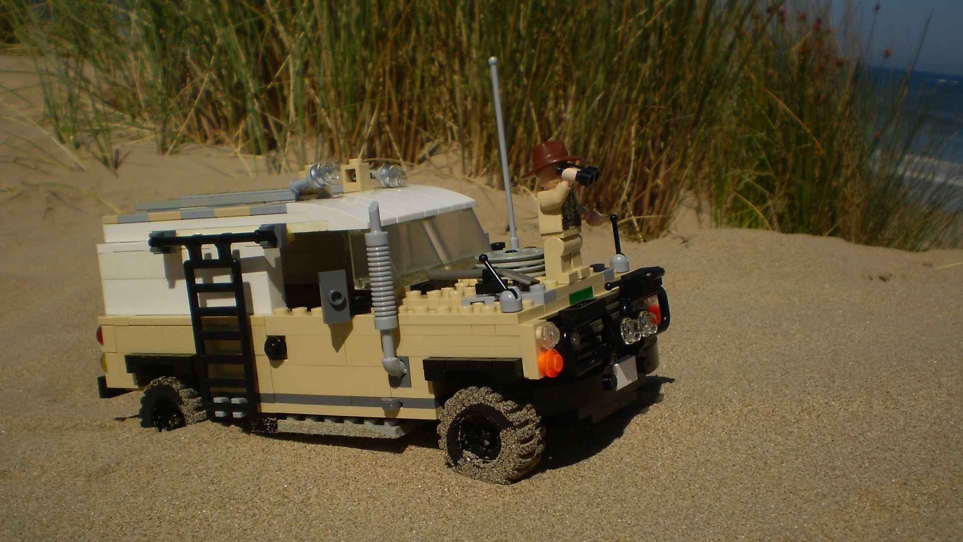 agent_janus_desert_action_19.jpg