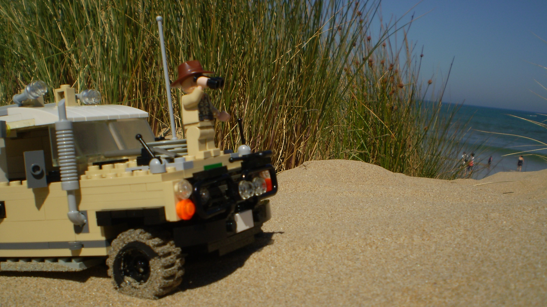 agent_janus_desert_action_20.jpg